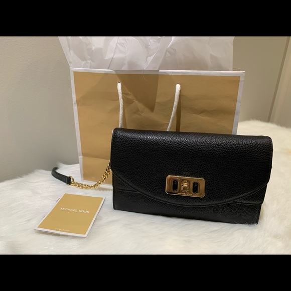 Michael Kors Handbags - Michael Kors Leather Black Crossbody purse bag